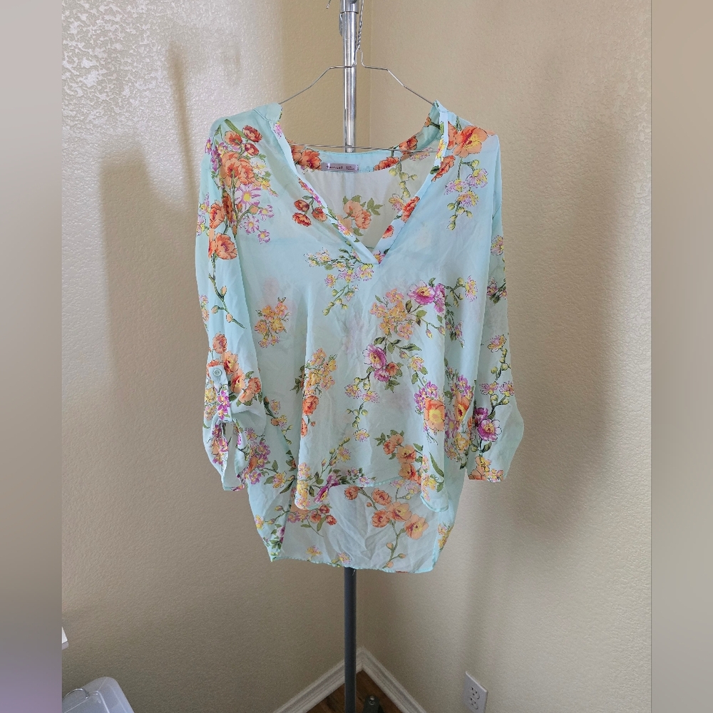TeenBell Lightweight 3/4 Sleeve Floral Blouse